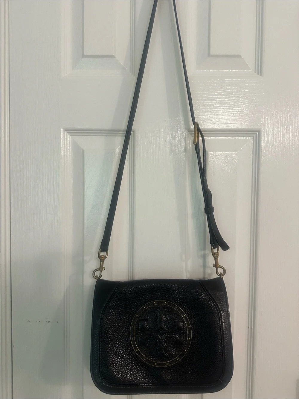 Tory Burch Black Pebbled Leather Crossbody Bag Gold Logo Adjustable Strap